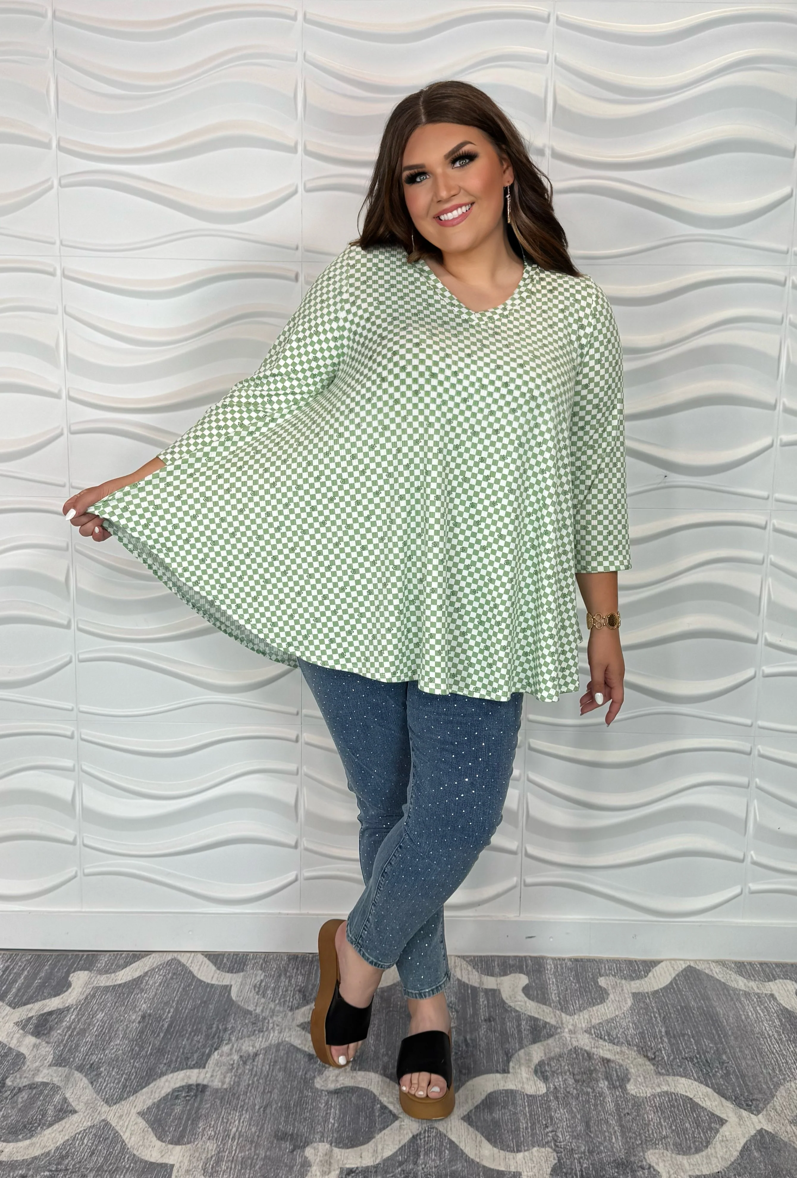77 PQ {On My Mind} Green Square Floral Print V-Neck Top EXTENDED PLUS SIZE 3X 4X 5X - Image 4