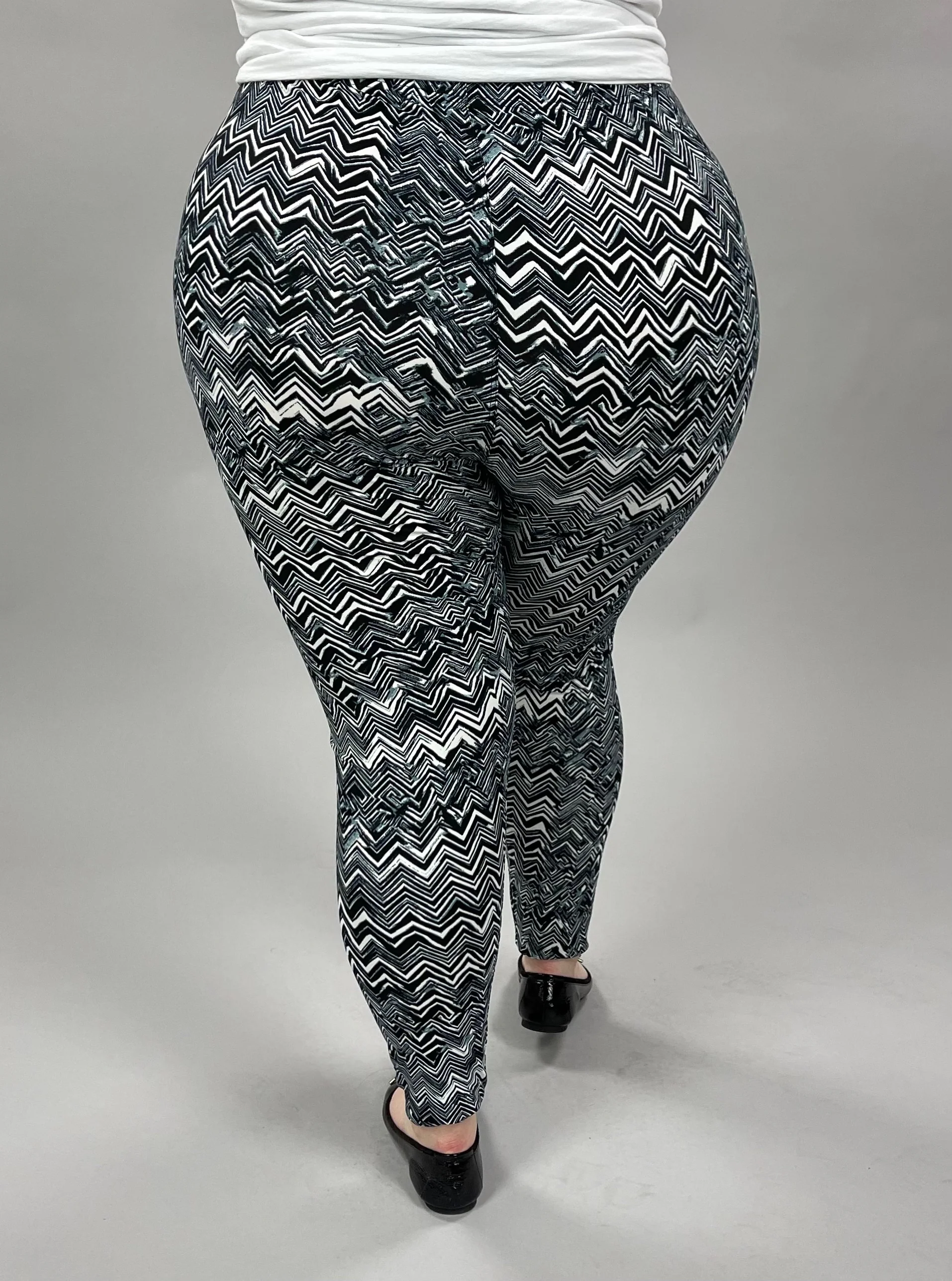 LEG-38 {Zigzagging Away} Black Zigzag Print Leggings  EXTENDED PLUS SIZE 3X/5X - Image 3